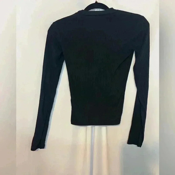 Women’s Aeropostale Cropped Key Hole Long Sleeve Ribbed Shirt - Picture 2 of 3